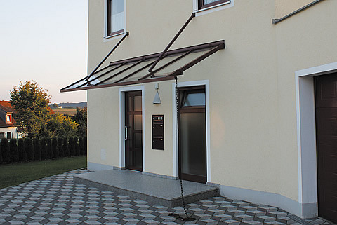 Eingangsvorbauten